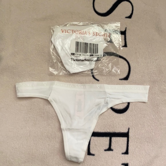 🔥2 for $10🔥 Victoria’s Secret thong - Picture 1 of 2